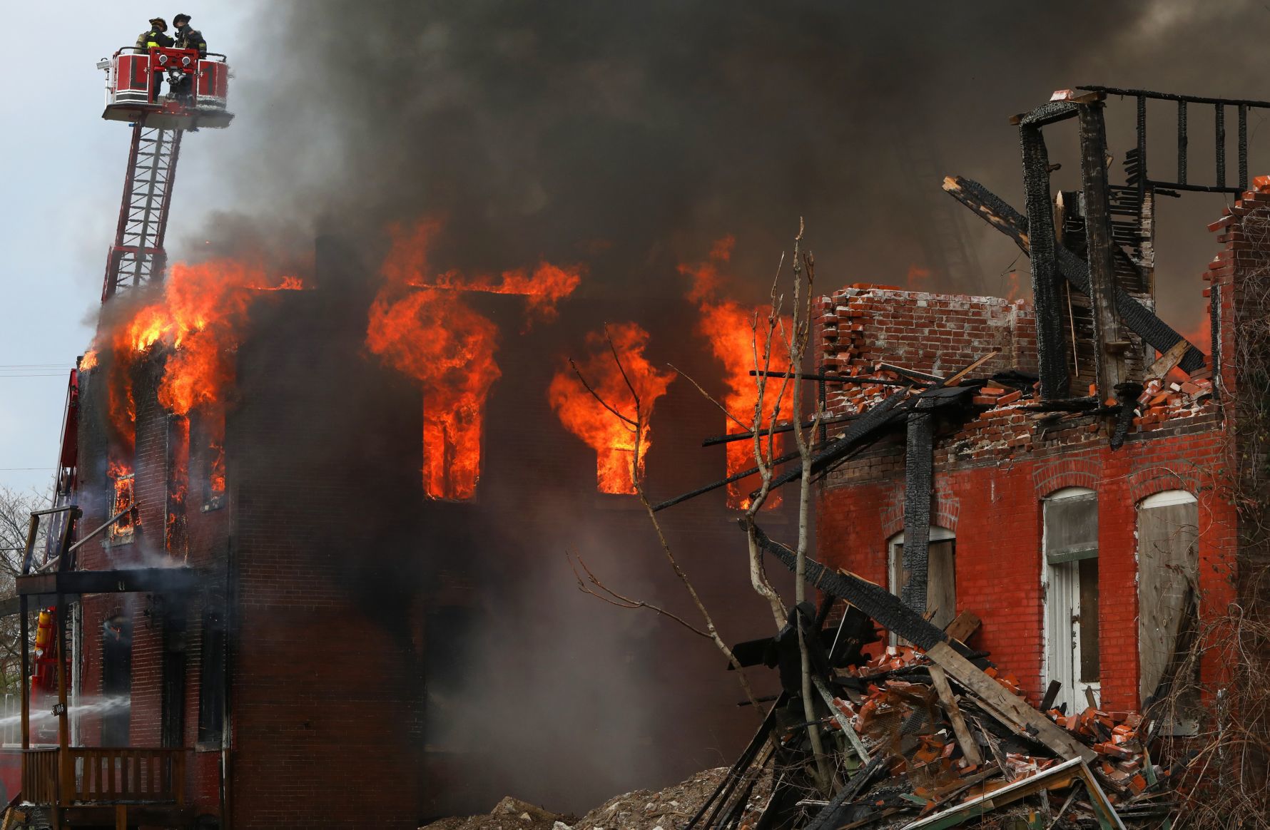 Vacant home burns in Jeff-Vander-Lou
